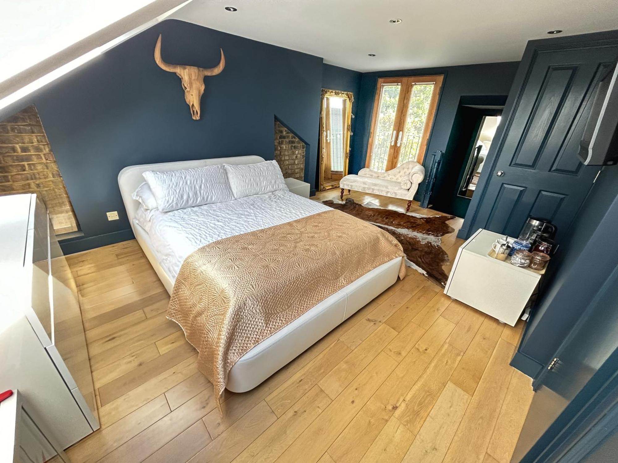 The Crown Loft Ensuite Luxury Accomodation كنغستون أبون تامْسْ المظهر الخارجي الصورة